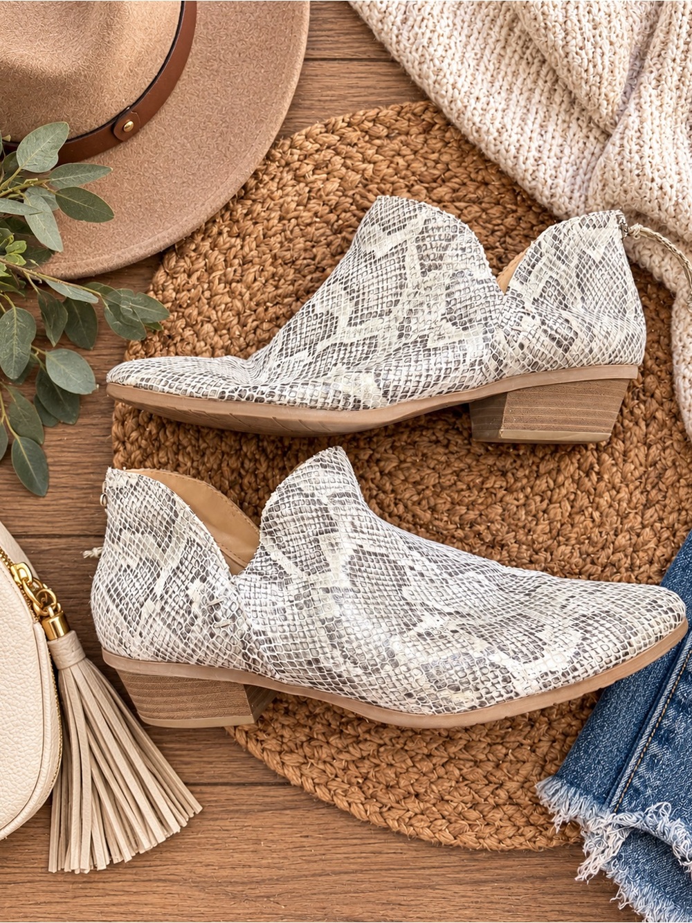 Kenneth Cole Reaction Snake Print Cutout Ankle Booties White Gray